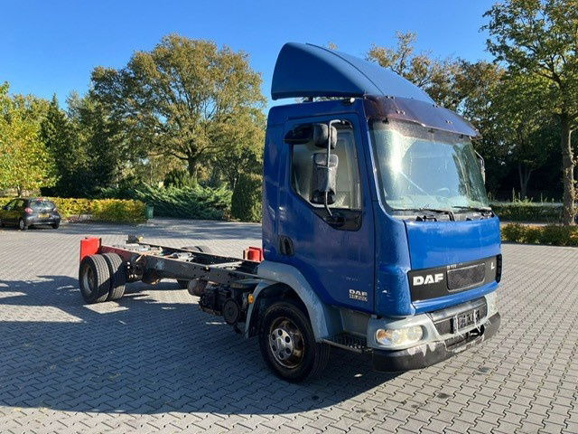 DAF LF 220 FA45.220 LF - Kabiinišassiiga veoauto: pilt 2 DAF LF 220 FA45.220 LF - Kabiinišassiiga veoauto: pilt 2