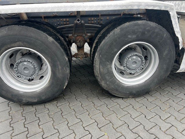 Scania R124-420 .420 8x4 - Konteinerveduk/ Tõstukiga veoauto: pilt 4 Scania R124-420 .420 8x4 - Konteinerveduk/ Tõstukiga veoauto: pilt 4