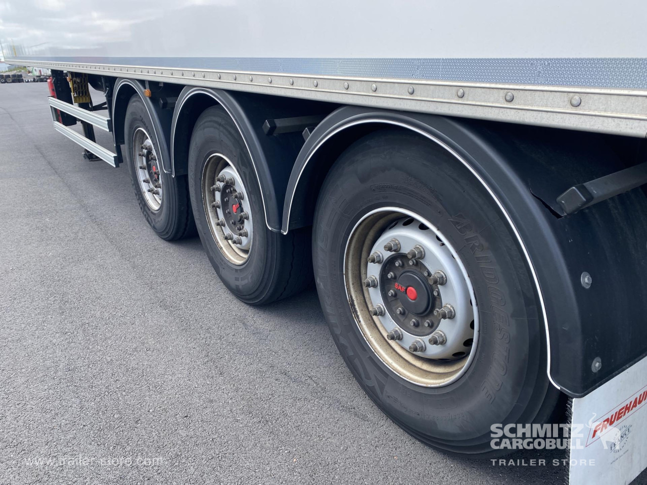 FRUEHAUF Dryfreight Standard - Furgoonpoolhaagis: pilt 2 FRUEHAUF Dryfreight Standard - Furgoonpoolhaagis: pilt 2