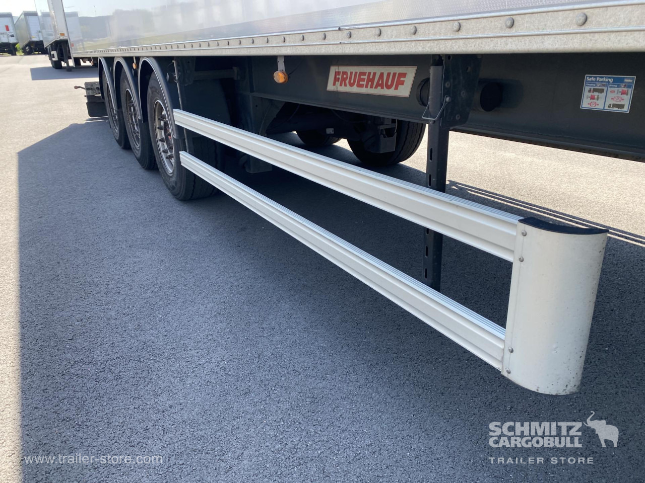 FRUEHAUF Dryfreight Standard Roller shutter door - Furgoonpoolhaagis: pilt 4 FRUEHAUF Dryfreight Standard Roller shutter door - Furgoonpoolhaagis: pilt 4