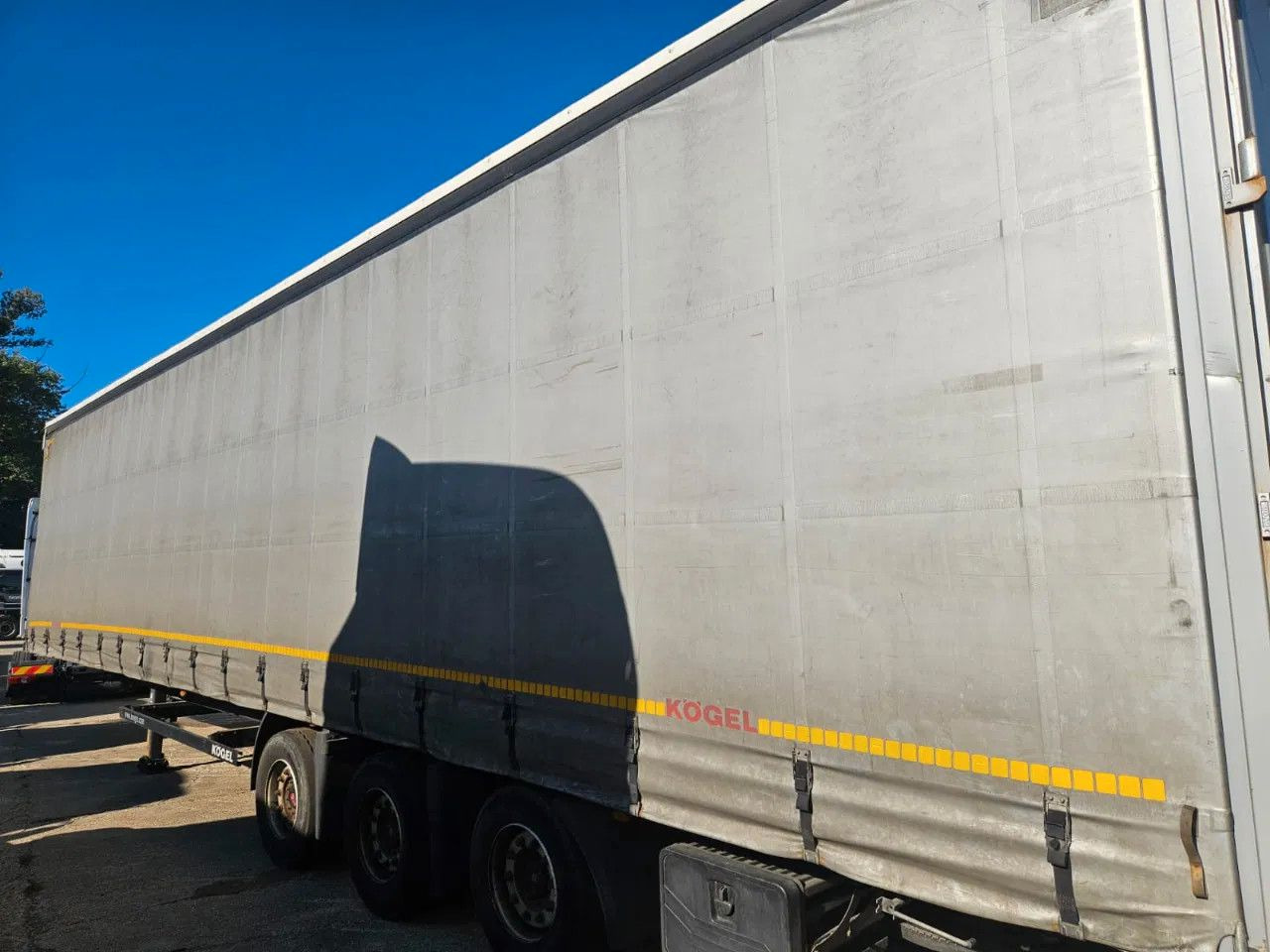 Kögel SN24 Mega Lifting Axle A - Tentpoolhaagis: pilt 5 Kögel SN24 Mega Lifting Axle A - Tentpoolhaagis: pilt 5