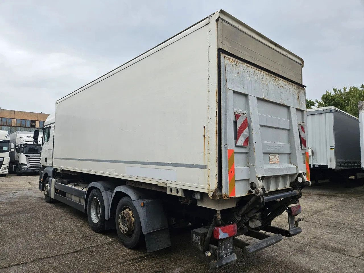 MAN TGA 26.400 BDF Tail Lift Euro5, New Smart2 Tacho - Konteinerveduk/ Tõstukiga veoauto: pilt 4 MAN TGA 26.400 BDF Tail Lift Euro5, New Smart2 Tacho - Konteinerveduk/ Tõstukiga veoauto: pilt 4