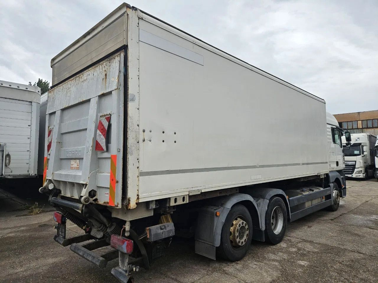 MAN TGA 26.400 BDF Tail Lift Euro5, New Smart2 Tacho - Konteinerveduk/ Tõstukiga veoauto: pilt 3 MAN TGA 26.400 BDF Tail Lift Euro5, New Smart2 Tacho - Konteinerveduk/ Tõstukiga veoauto: pilt 3