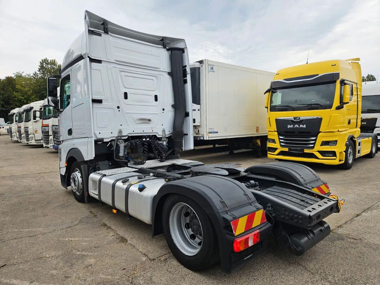 Mercedes-Benz Actros 1851 Mega, BigSpace, Standklima, 2 units - Sadulveok: pilt 4 Mercedes-Benz Actros 1851 Mega, BigSpace, Standklima, 2 units - Sadulveok: pilt 4