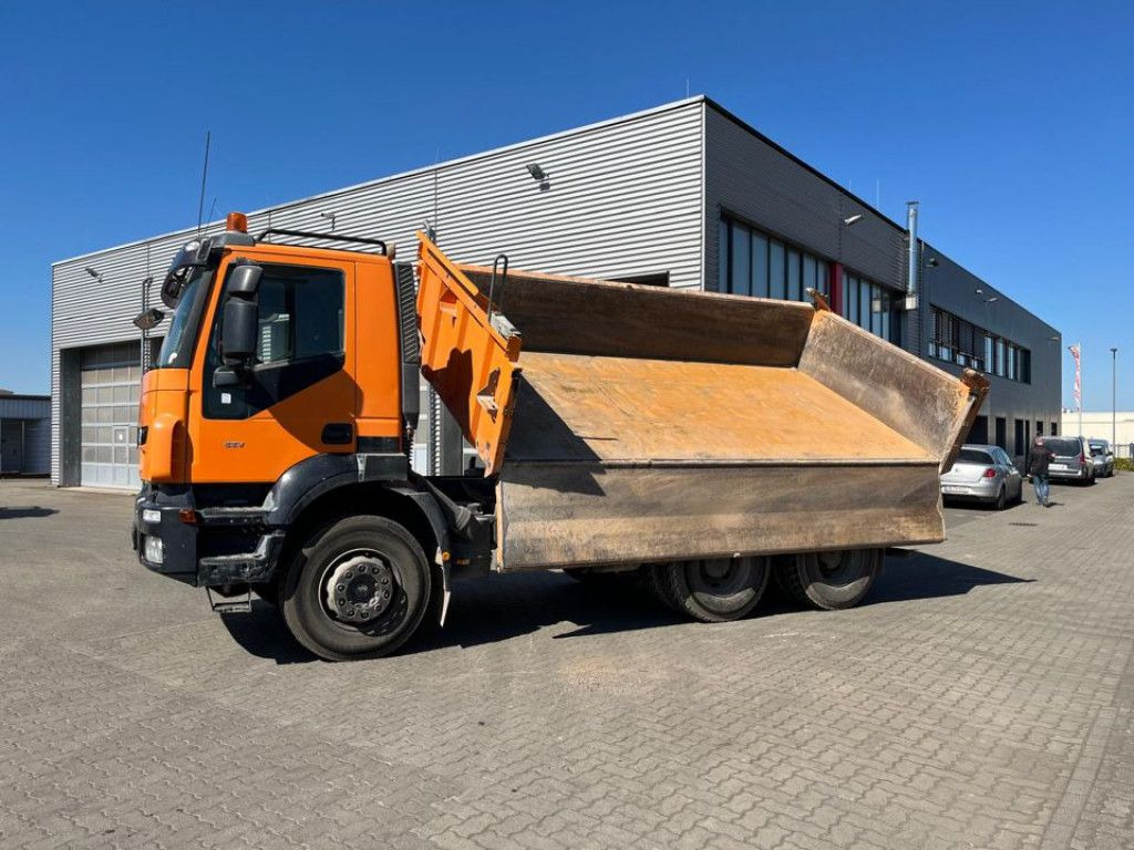 Iveco TRACKER AD260T50 6x4 3-Achs Kipper Schalter, Bla - Kallurauto: pilt 3 Iveco TRACKER AD260T50 6x4 3-Achs Kipper Schalter, Bla - Kallurauto: pilt 3