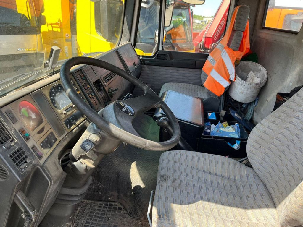 MAN F2000 27.342 6x4 Abrollkipper mit Kran - Kraanaga veoauto: pilt 5 MAN F2000 27.342 6x4 Abrollkipper mit Kran - Kraanaga veoauto: pilt 5
