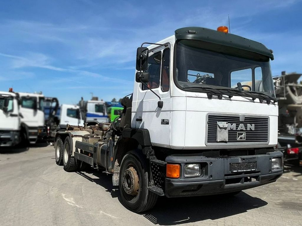 MAN F2000 27.342 6x4 Abrollkipper mit Kran - Konkstõstukiga veoauto, Kraanaga veoauto: pilt 2 MAN F2000 27.342 6x4 Abrollkipper mit Kran - Konkstõstukiga veoauto, Kraanaga veoauto: pilt 2