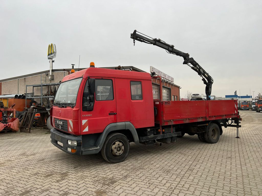 MAN LE 12.225 LC Pritsche Heckkran 6 Zylinder Doka T - Kraanaga veoauto, Madelveok/ Platvormveok: pilt 1 MAN LE 12.225 LC Pritsche Heckkran 6 Zylinder Doka T - Kraanaga veoauto, Madelveok/ Platvormveok: pilt 1