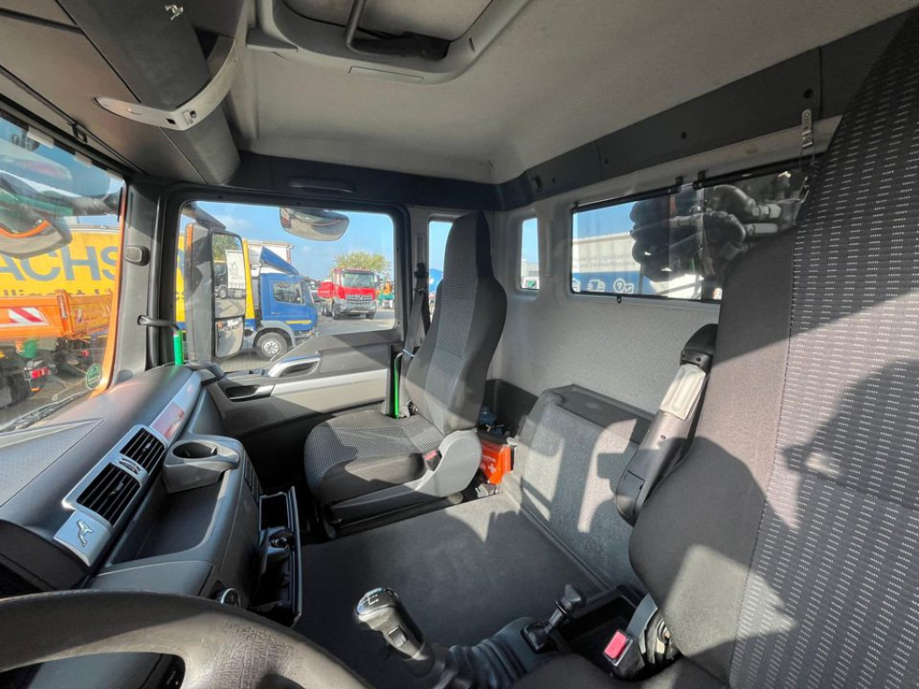 MAN TG-S 26.400 6x4H-2 BL Abrollkipper mit Kran Lift Lenk - Konkstõstukiga veoauto, Kraanaga veoauto: pilt 2 MAN TG-S 26.400 6x4H-2 BL Abrollkipper mit Kran Lift Lenk - Konkstõstukiga veoauto, Kraanaga veoauto: pilt 2