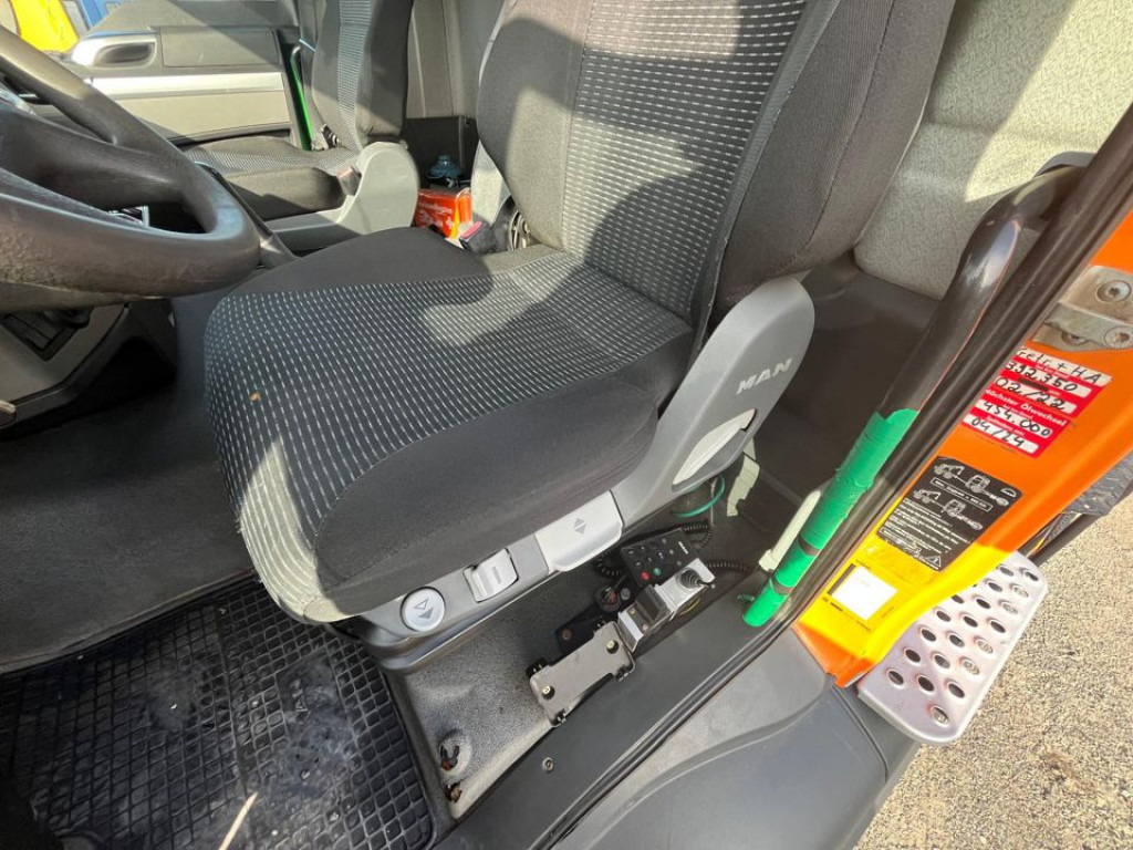 MAN TG-S 26.400 6x4H-2 BL Abrollkipper mit Kran Lift Lenk - Konkstõstukiga veoauto, Kraanaga veoauto: pilt 4 MAN TG-S 26.400 6x4H-2 BL Abrollkipper mit Kran Lift Lenk - Konkstõstukiga veoauto, Kraanaga veoauto: pilt 4