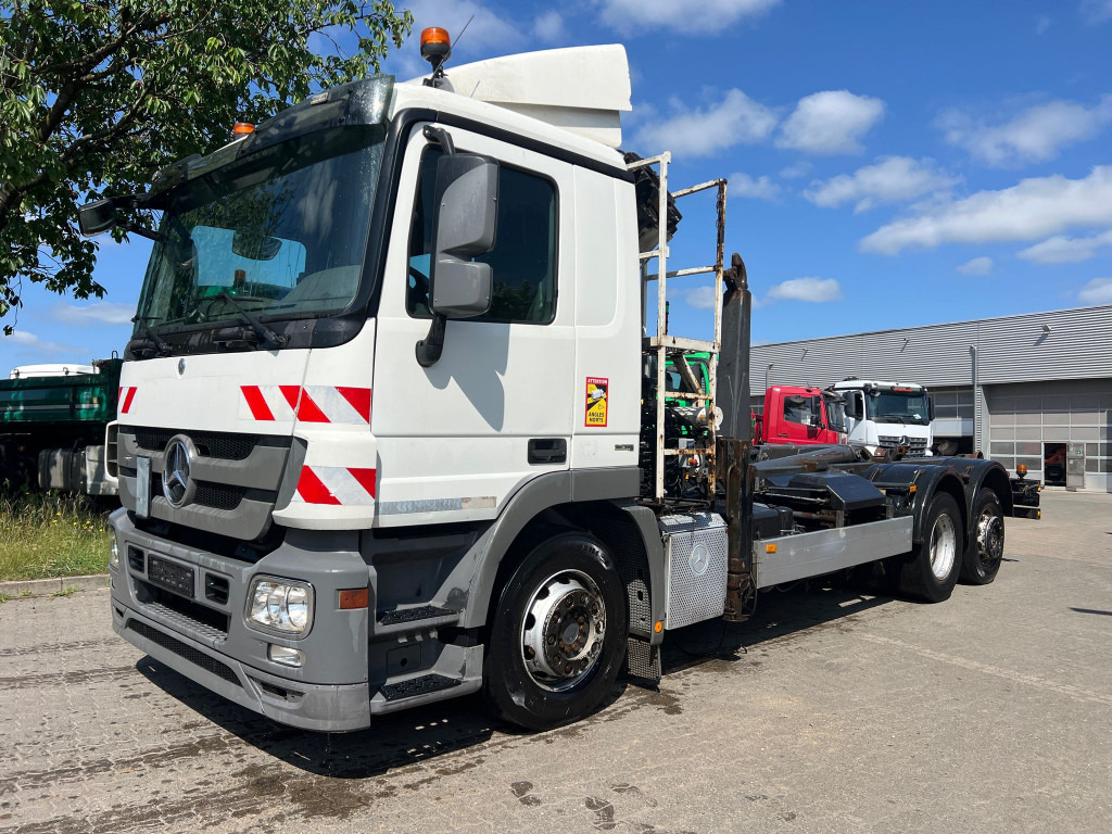 MERCEDES-BENZ Actros 2541 L6x2 Abrollkipper mit Kran Funk+Greiferst - Konkstõstukiga veoauto, Kraanaga veoauto: pilt 1 MERCEDES-BENZ Actros 2541 L6x2 Abrollkipper mit Kran Funk+Greiferst - Konkstõstukiga veoauto, Kraanaga veoauto: pilt 1