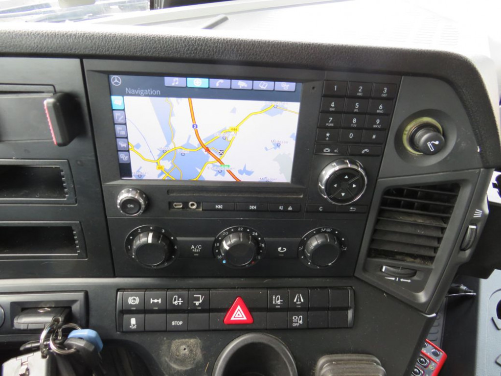 MERCEDES-BENZ Antos 1830 L nR 4x2 Standardkoffer LBW LBW 2to+Funk - Kasti veoauto: pilt 2 MERCEDES-BENZ Antos 1830 L nR 4x2 Standardkoffer LBW LBW 2to+Funk - Kasti veoauto: pilt 2