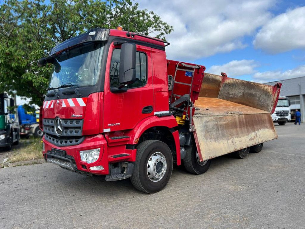 Mercedes-Benz Arocs 3243 8x4 4-Achs Kipper Bordmatik - Kallurauto: pilt 1 Mercedes-Benz Arocs 3243 8x4 4-Achs Kipper Bordmatik - Kallurauto: pilt 1