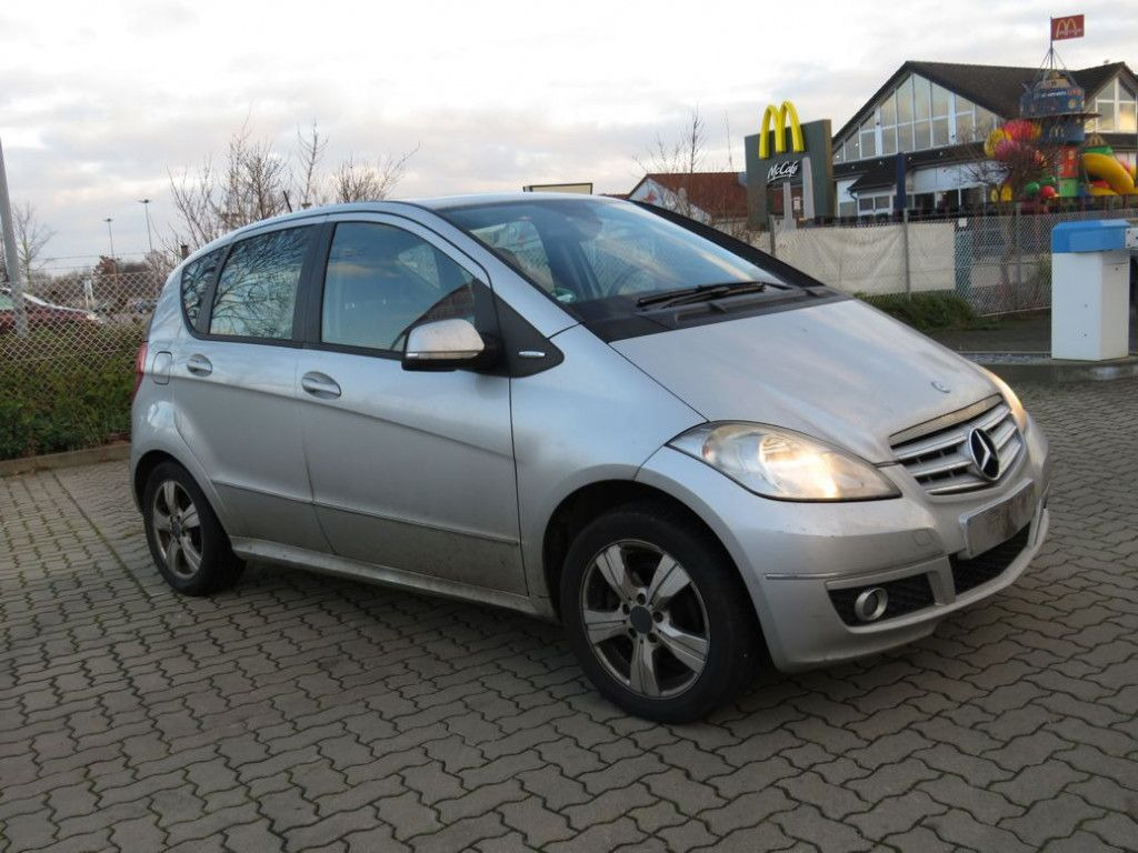 Mercedes-Benz A-Klasse 200 Avantgarde PKW - Veoauto: pilt 2 Mercedes-Benz A-Klasse 200 Avantgarde PKW - Veoauto: pilt 2