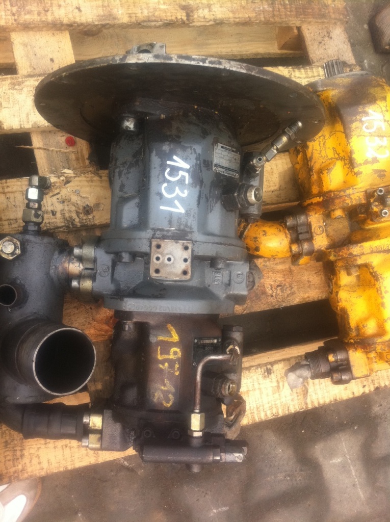 BRUENINGHAUS HYDRAULIK A10VO71FHD/31R-PSC12K02-S0184 940147 + A10VO28DFLR/31R-S0160 PSC12N00 00940142 - Hüdrauliline pump - Ehitusmasinad: pilt 1 BRUENINGHAUS HYDRAULIK A10VO71FHD/31R-PSC12K02-S0184 940147 + A10VO28DFLR/31R-S0160 PSC12N00 00940142 - Hüdrauliline pump - Ehitusmasinad: pilt 1