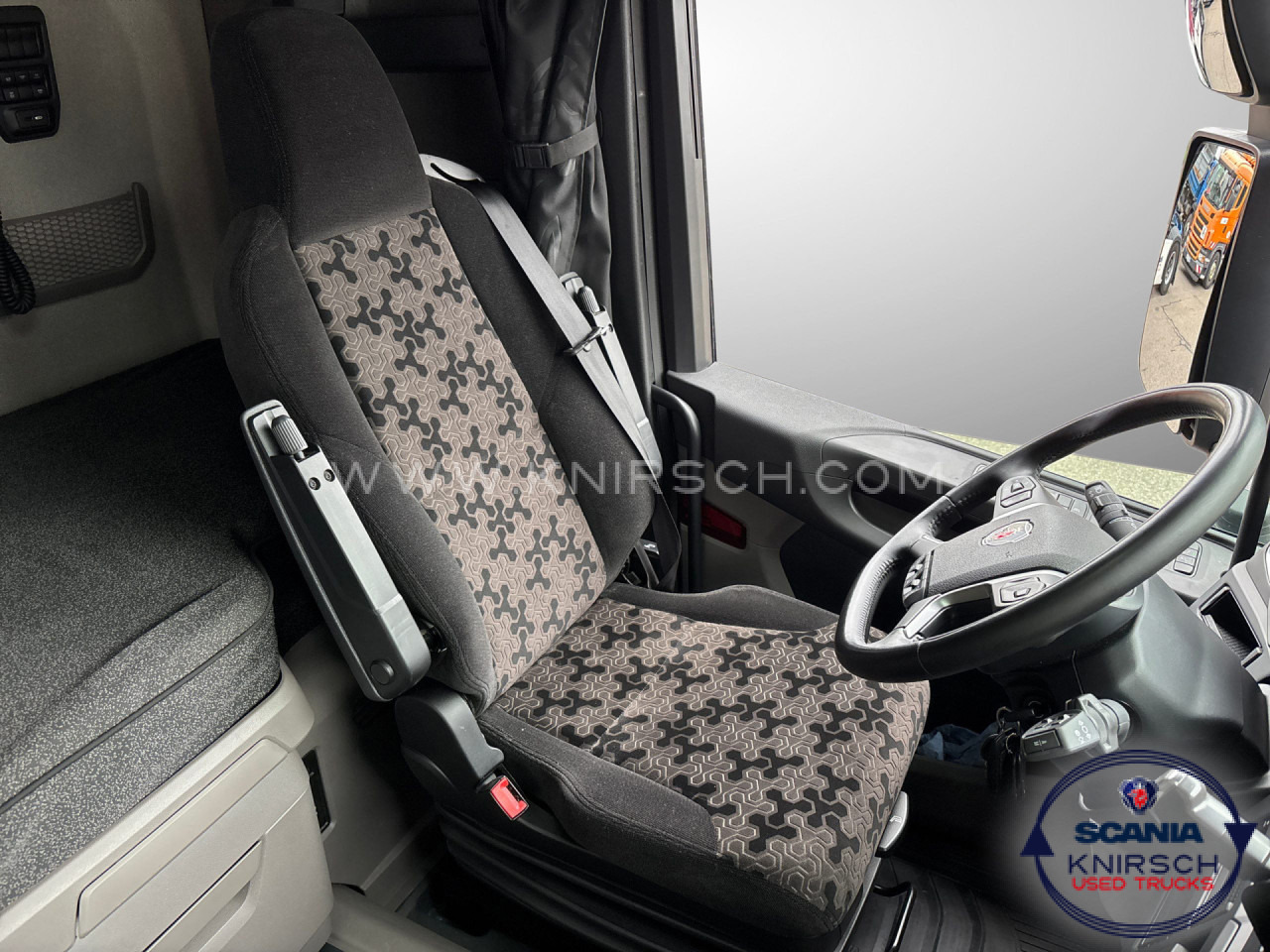 SCANIA R460A4x2EB / LowLiner / Hub-Sattelkupplung - Sadulveok: pilt 4 SCANIA R460A4x2EB / LowLiner / Hub-Sattelkupplung - Sadulveok: pilt 4