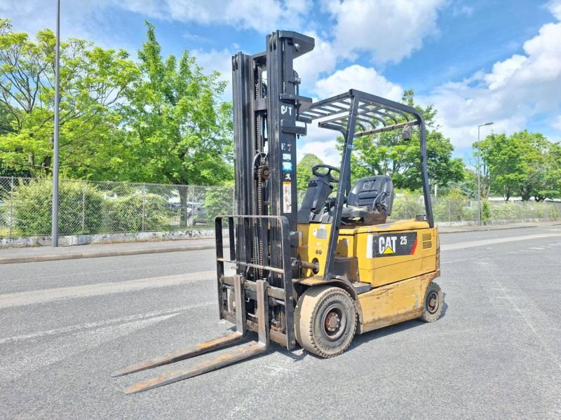 Caterpillar EP25KP - Elektritõstuk: pilt 1 Caterpillar EP25KP - Elektritõstuk: pilt 1