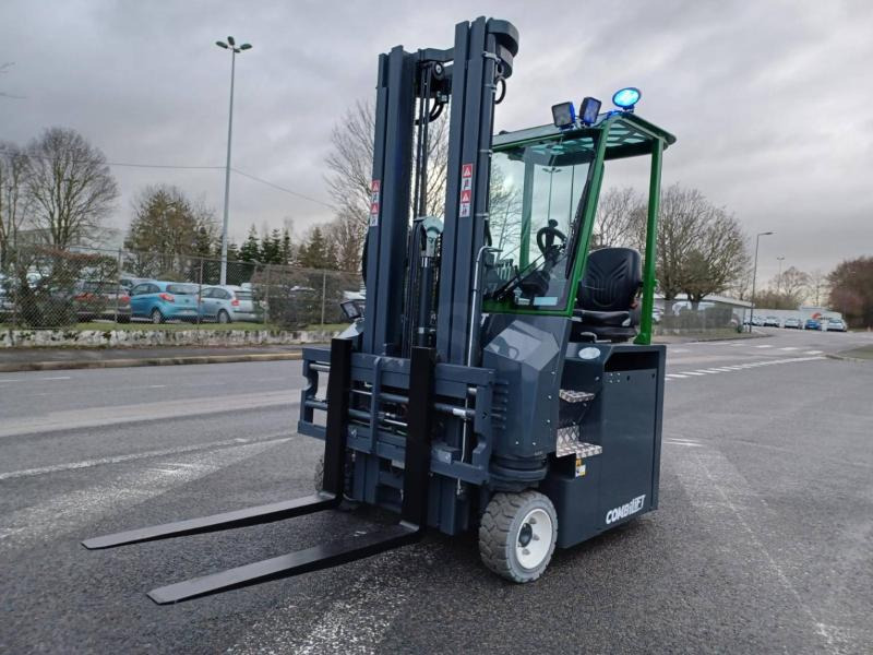 Combilift CBE3000 - 4-suunaline lükandmastiga tõstuk: pilt 1 Combilift CBE3000 - 4-suunaline lükandmastiga tõstuk: pilt 1