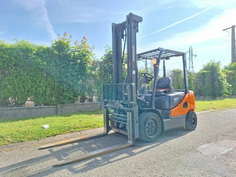 Doosan D30S 5 - Diiseltõstuk: pilt 2 Doosan D30S 5 - Diiseltõstuk: pilt 2