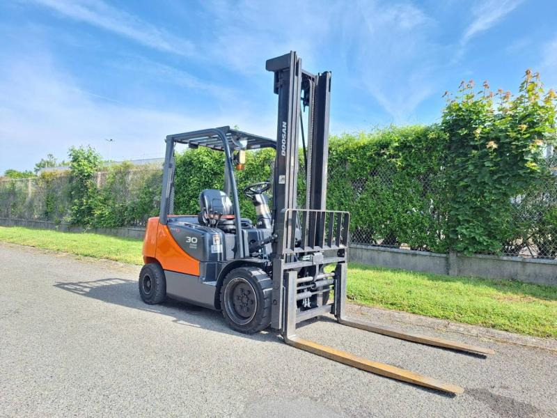 Doosan D30S 5 - Diiseltõstuk: pilt 1 Doosan D30S 5 - Diiseltõstuk: pilt 1