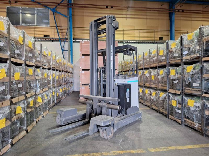 UniCarriers 250DTFVRE635UFW - 4-suunaline lükandmastiga tõstuk: pilt 1 UniCarriers 250DTFVRE635UFW - 4-suunaline lükandmastiga tõstuk: pilt 1