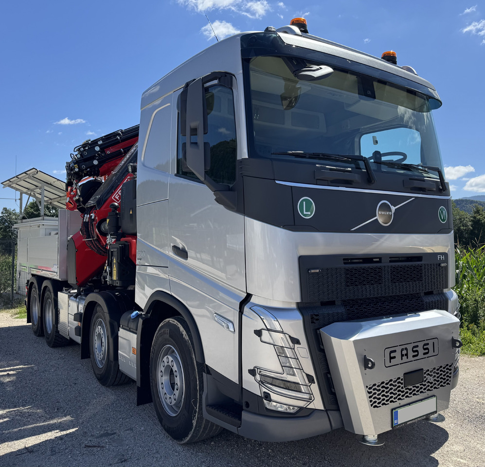 VOLVO Hiab Palfinger Fassi F1450-8 JIB-6 - Kraanaga veoauto: pilt 1 VOLVO Hiab Palfinger Fassi F1450-8 JIB-6 - Kraanaga veoauto: pilt 1
