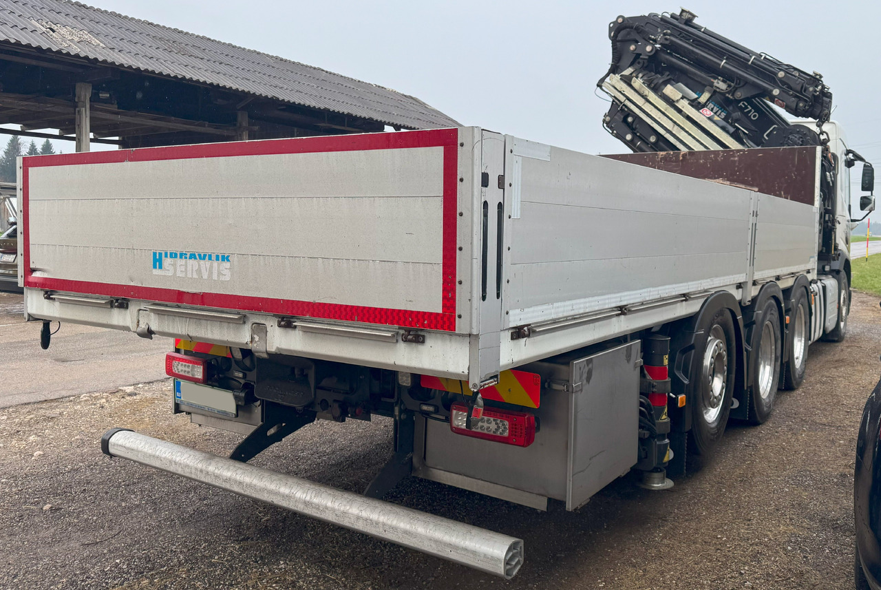 VOLVO Hiab Palfinger Fassi F710-6 JIB-4 - Kraanaga veoauto: pilt 2 VOLVO Hiab Palfinger Fassi F710-6 JIB-4 - Kraanaga veoauto: pilt 2