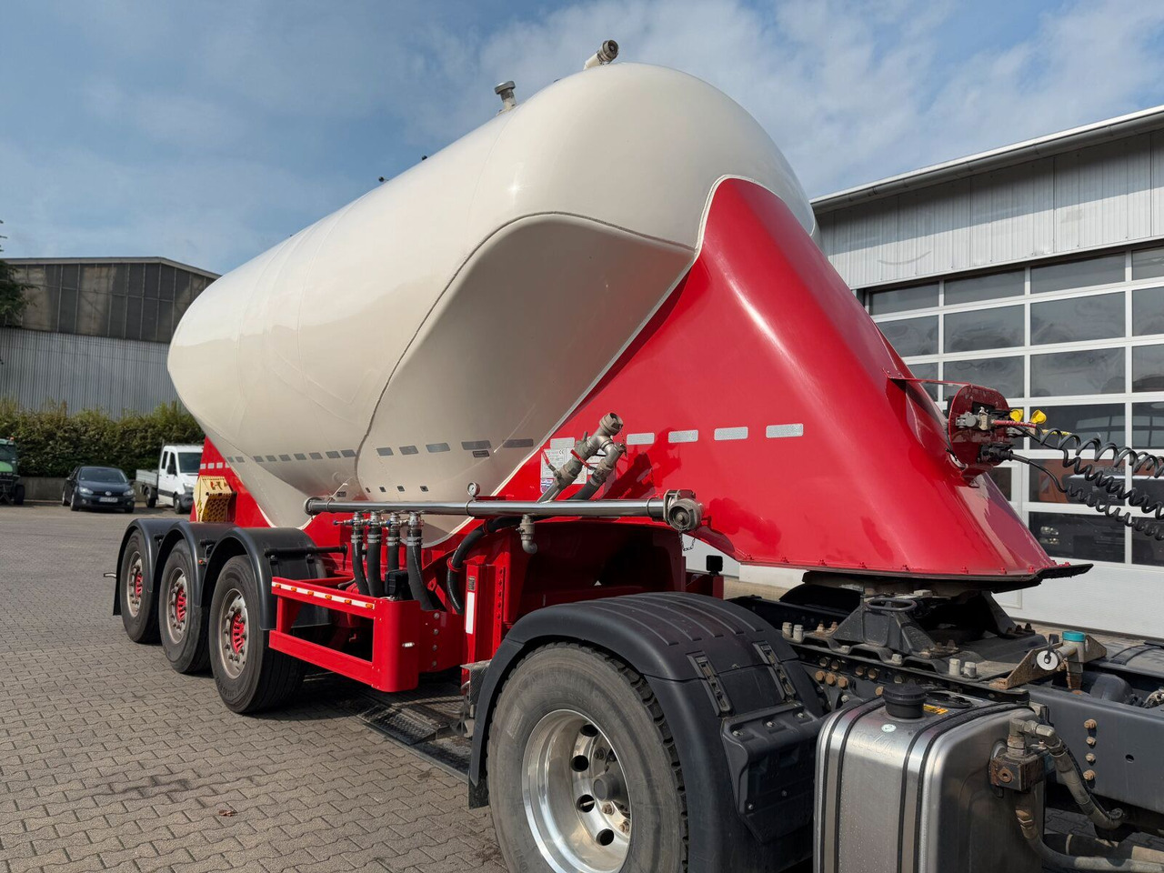 Feldbinder O.ME.P.S Silo Auflieger 27 m³ 3 Achs - Silo poolhaagis: pilt 1 Feldbinder O.ME.P.S Silo Auflieger 27 m³ 3 Achs - Silo poolhaagis: pilt 1