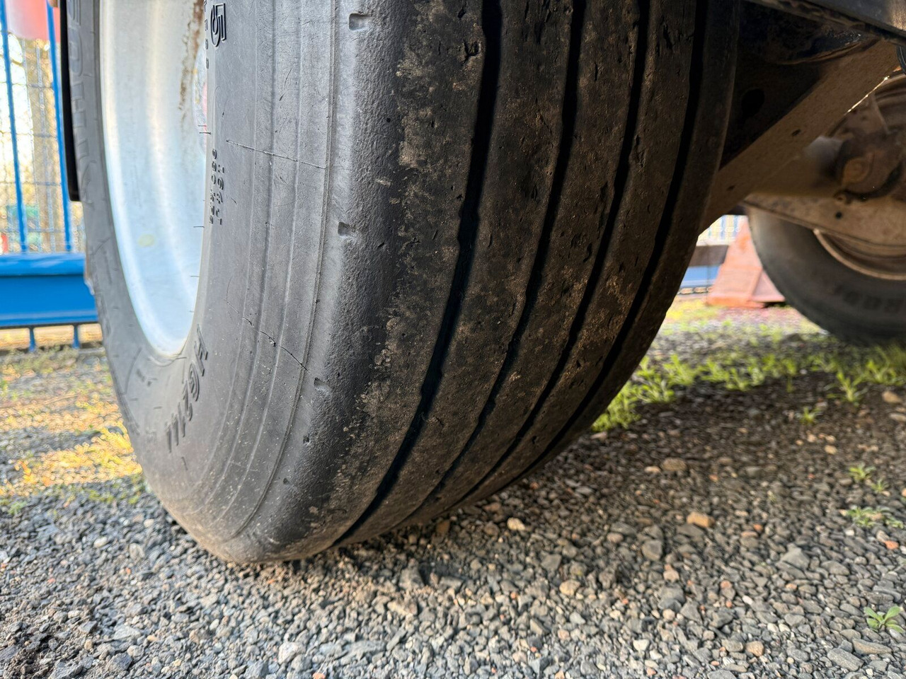 Kallur-poolhaagis Fliegl DHKA 390 Kippauflieger 3 Achse: pilt 15
