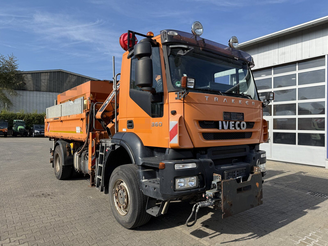 Iveco TRAKKER Kipper Kran TEREX 85.2 Salzstreuer - Kallurauto, Kraanaga veoauto: pilt 1 Iveco TRAKKER Kipper Kran TEREX 85.2 Salzstreuer - Kallurauto, Kraanaga veoauto: pilt 1