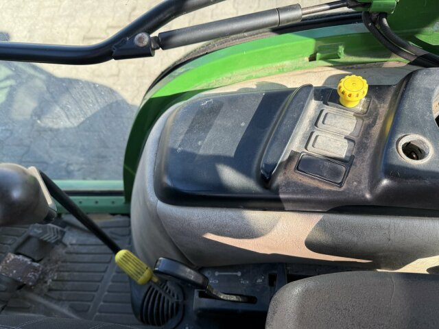 John Deere 3520 Kommunaltrak. Frontkraftheber Kuppeldreieck - Munitsipaaltraktor: pilt 5 John Deere 3520 Kommunaltrak. Frontkraftheber Kuppeldreieck - Munitsipaaltraktor: pilt 5