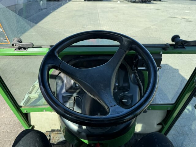 John Deere 3520 Kommunaltrak. Frontkraftheber Kuppeldreieck - Munitsipaaltraktor: pilt 2 John Deere 3520 Kommunaltrak. Frontkraftheber Kuppeldreieck - Munitsipaaltraktor: pilt 2
