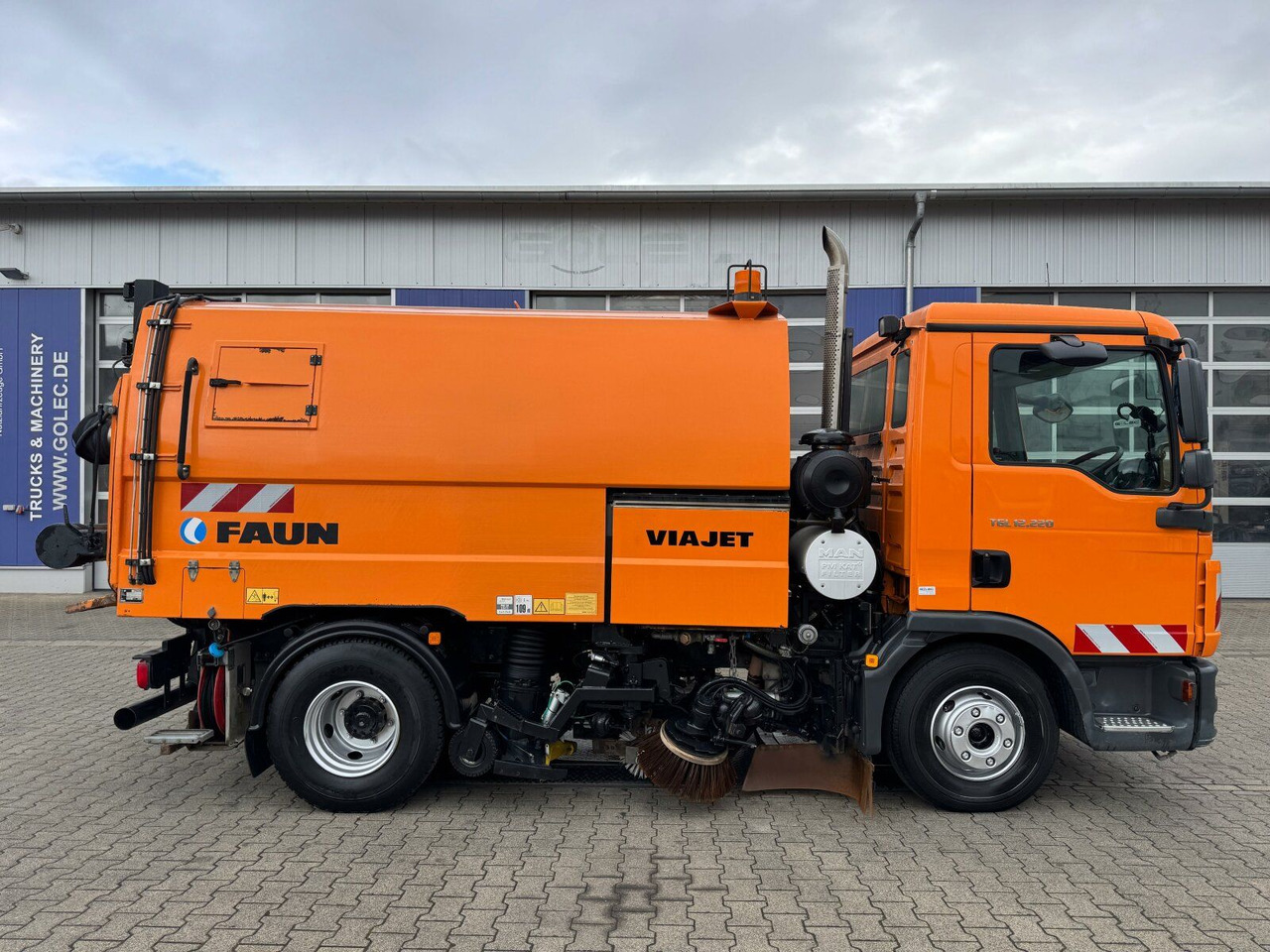 MAN 12.220 4x2 BL Kehrmaschine Viajet 5RHS - Tänavapühkimismasin: pilt 4 MAN 12.220 4x2 BL Kehrmaschine Viajet 5RHS - Tänavapühkimismasin: pilt 4