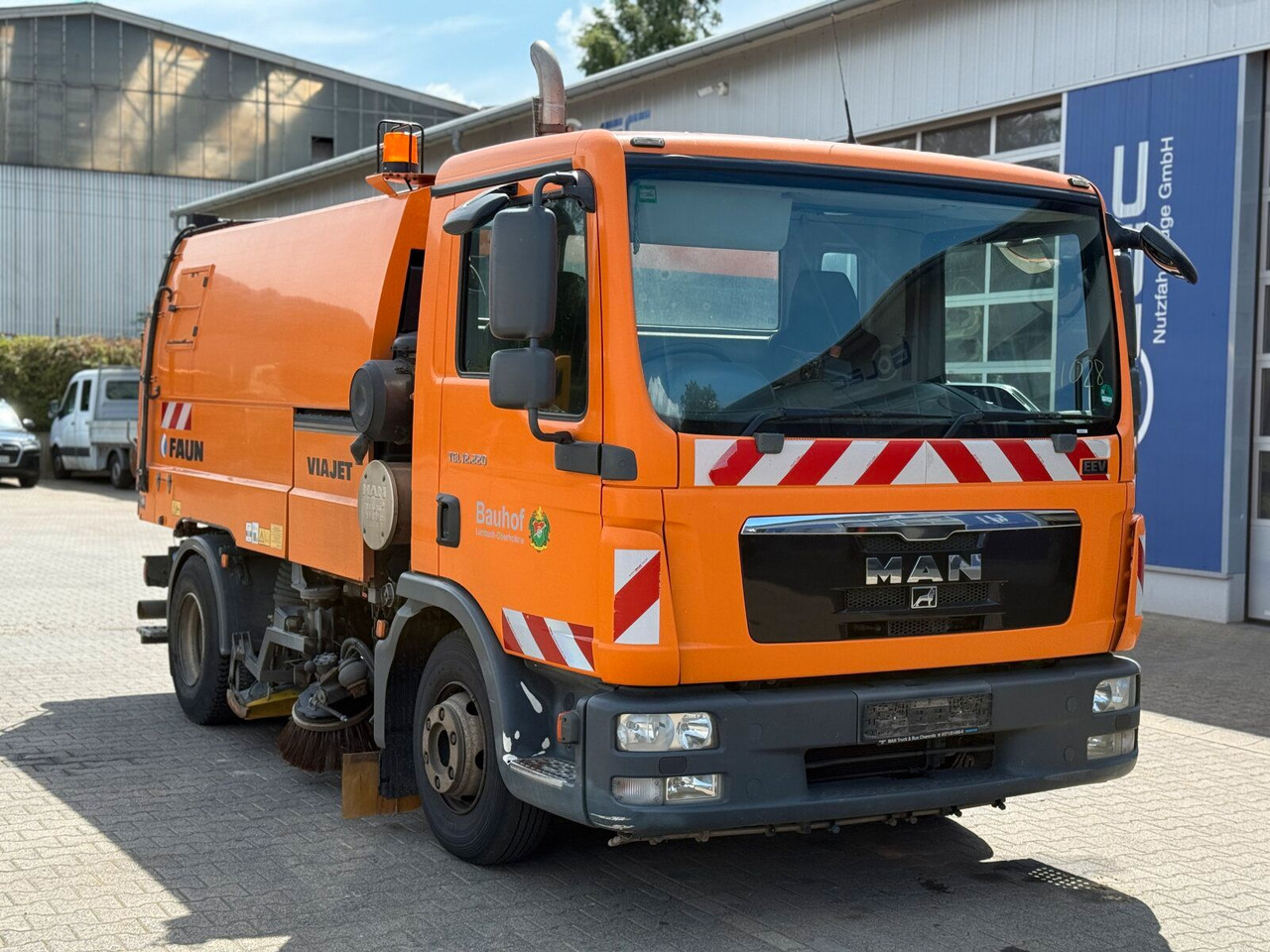 MAN 12.220 4x2 BL Kehrmaschine Viajet 5RHS - Tänavapühkimismasin: pilt 1 MAN 12.220 4x2 BL Kehrmaschine Viajet 5RHS - Tänavapühkimismasin: pilt 1