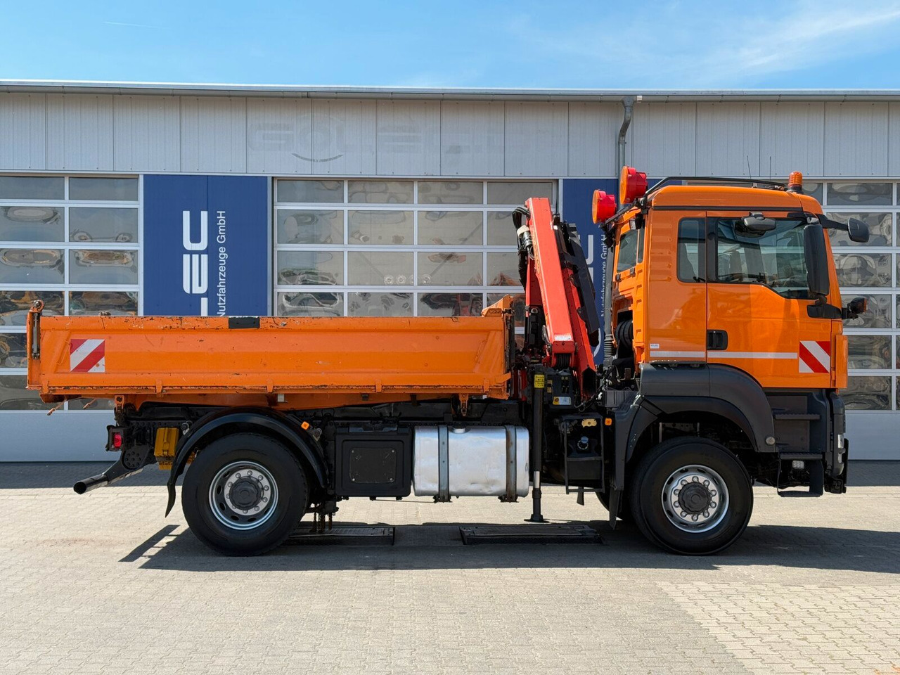 MAN TGA 18.360 4x4 Kipper Kran PALFINGER Winterd. - Kraanaga veoauto: pilt 2 MAN TGA 18.360 4x4 Kipper Kran PALFINGER Winterd. - Kraanaga veoauto: pilt 2