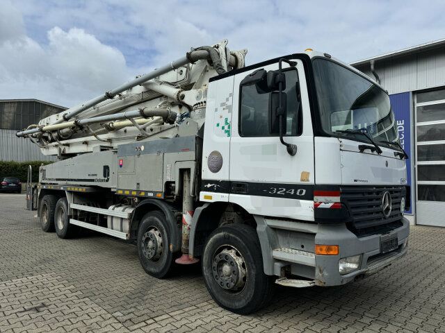 Mercedes-Benz ACTROS 3240 8x4 Betonpumpe PUTZMEISTER BSF 42 M - Betoonipump: pilt 1 Mercedes-Benz ACTROS 3240 8x4 Betonpumpe PUTZMEISTER BSF 42 M - Betoonipump: pilt 1