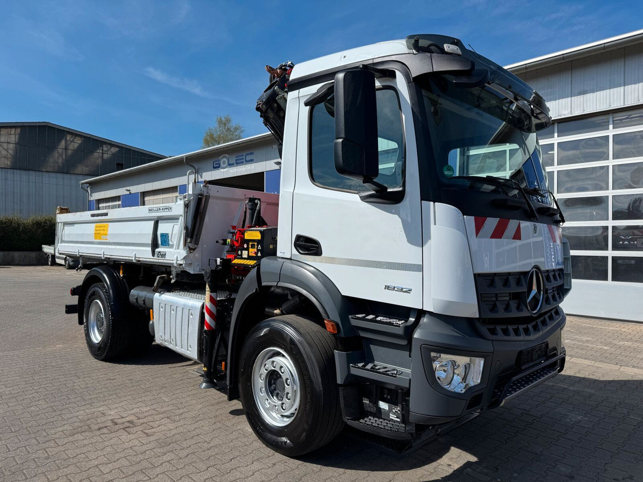 Mercedes-Benz AROCS 1832 4x2 Euro 6 Kipper Kran FASSI F120FB - Kraanaga veoauto: pilt 1 Mercedes-Benz AROCS 1832 4x2 Euro 6 Kipper Kran FASSI F120FB - Kraanaga veoauto: pilt 1