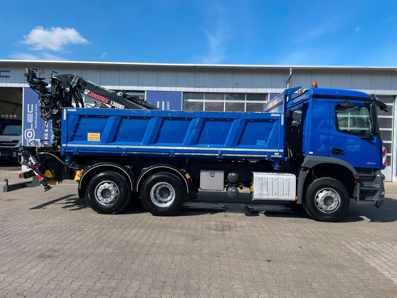 Mercedes-Benz AROCS 2536 6x2*4 Kipper Kran HIAB - Kraanaga veoauto: pilt 2 Mercedes-Benz AROCS 2536 6x2*4 Kipper Kran HIAB - Kraanaga veoauto: pilt 2