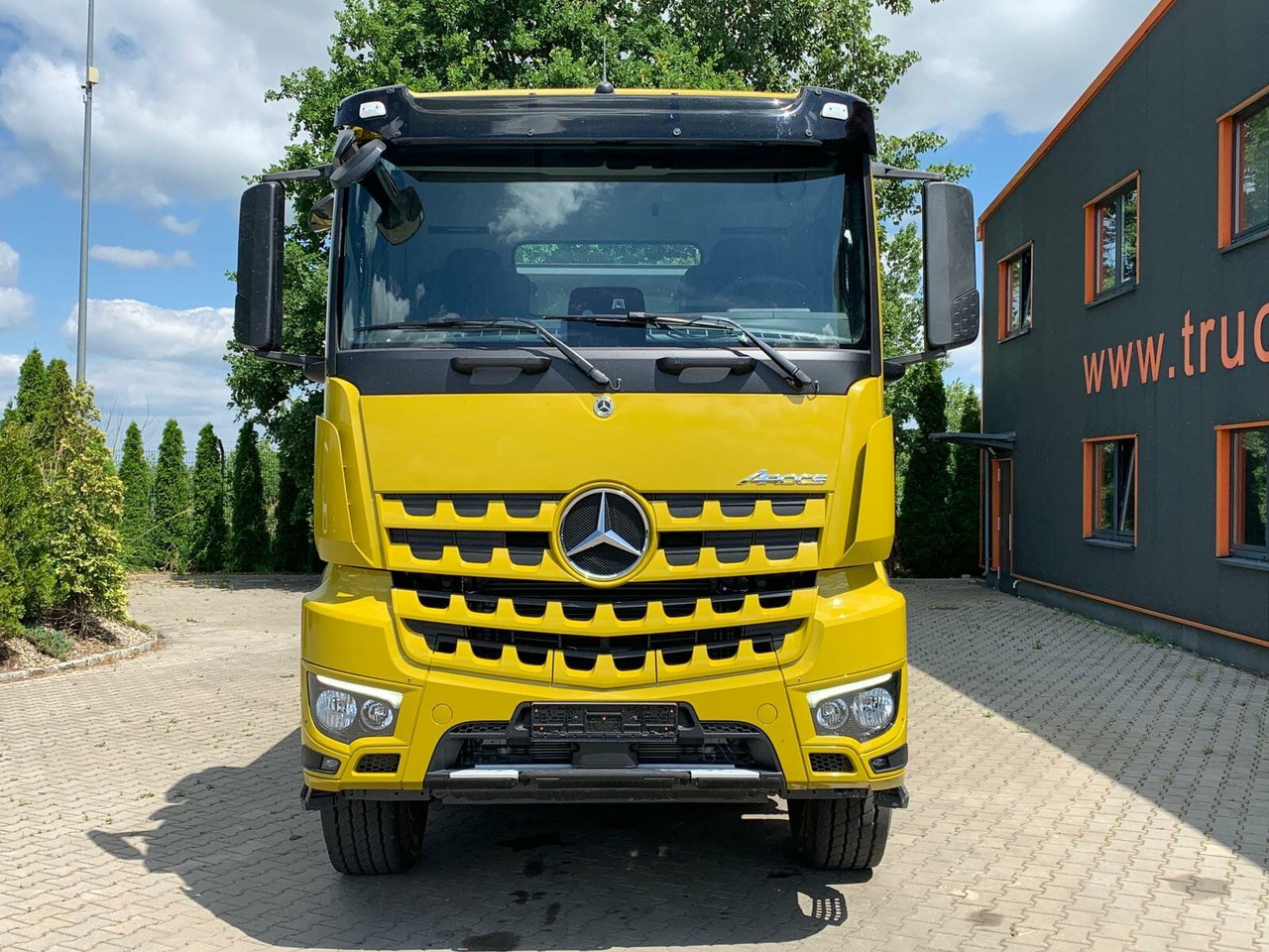Mercedes-Benz AROCS 3248 8x4 Euro 6 Meiller Kipper Bordmatik - Kallurauto: pilt 2 Mercedes-Benz AROCS 3248 8x4 Euro 6 Meiller Kipper Bordmatik - Kallurauto: pilt 2
