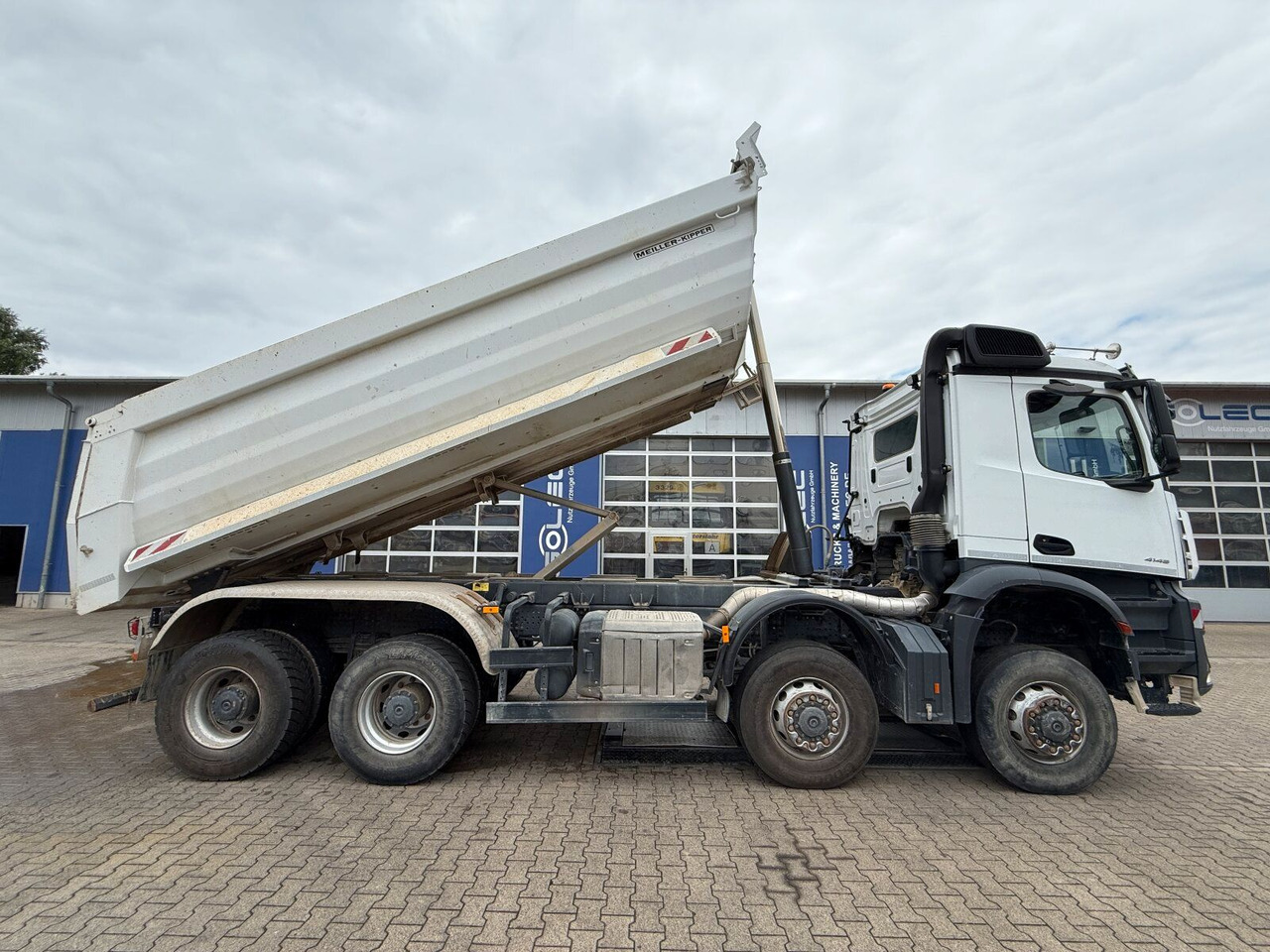 Mercedes-Benz AROCS 4145 8x8 Meiller Muldenkipper - Nöörtõstukiga veoauto: pilt 4 Mercedes-Benz AROCS 4145 8x8 Meiller Muldenkipper - Nöörtõstukiga veoauto: pilt 4