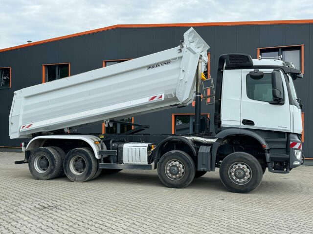 Mercedes-Benz AROCS 4145 8x8 Meiller Muldenkipper - Kallurauto: pilt 2 Mercedes-Benz AROCS 4145 8x8 Meiller Muldenkipper - Kallurauto: pilt 2