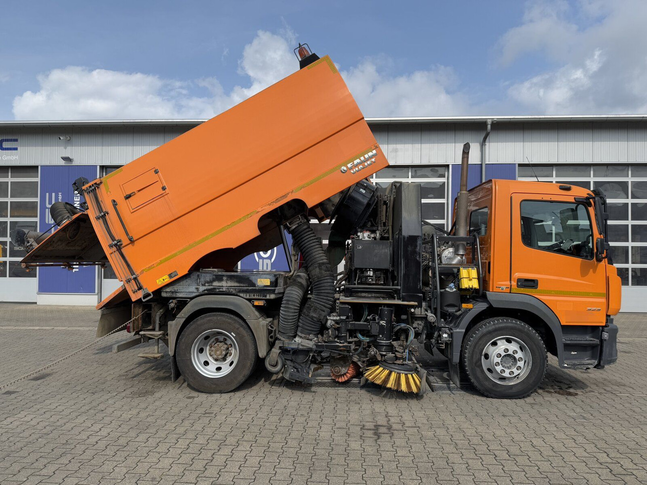 Mercedes-Benz ATEGO 1323 4x2 Kehrmaschine FAUN Viajet 6R/H - Tänavapühkimismasin: pilt 4 Mercedes-Benz ATEGO 1323 4x2 Kehrmaschine FAUN Viajet 6R/H - Tänavapühkimismasin: pilt 4