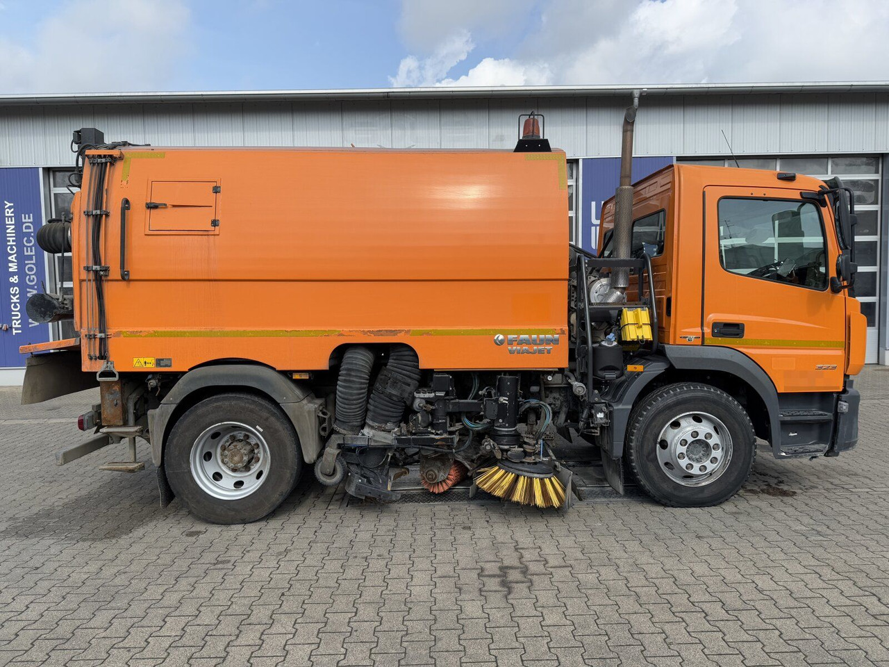 Mercedes-Benz ATEGO 1323 4x2 Kehrmaschine FAUN Viajet 6R/H - Tänavapühkimismasin: pilt 2 Mercedes-Benz ATEGO 1323 4x2 Kehrmaschine FAUN Viajet 6R/H - Tänavapühkimismasin: pilt 2