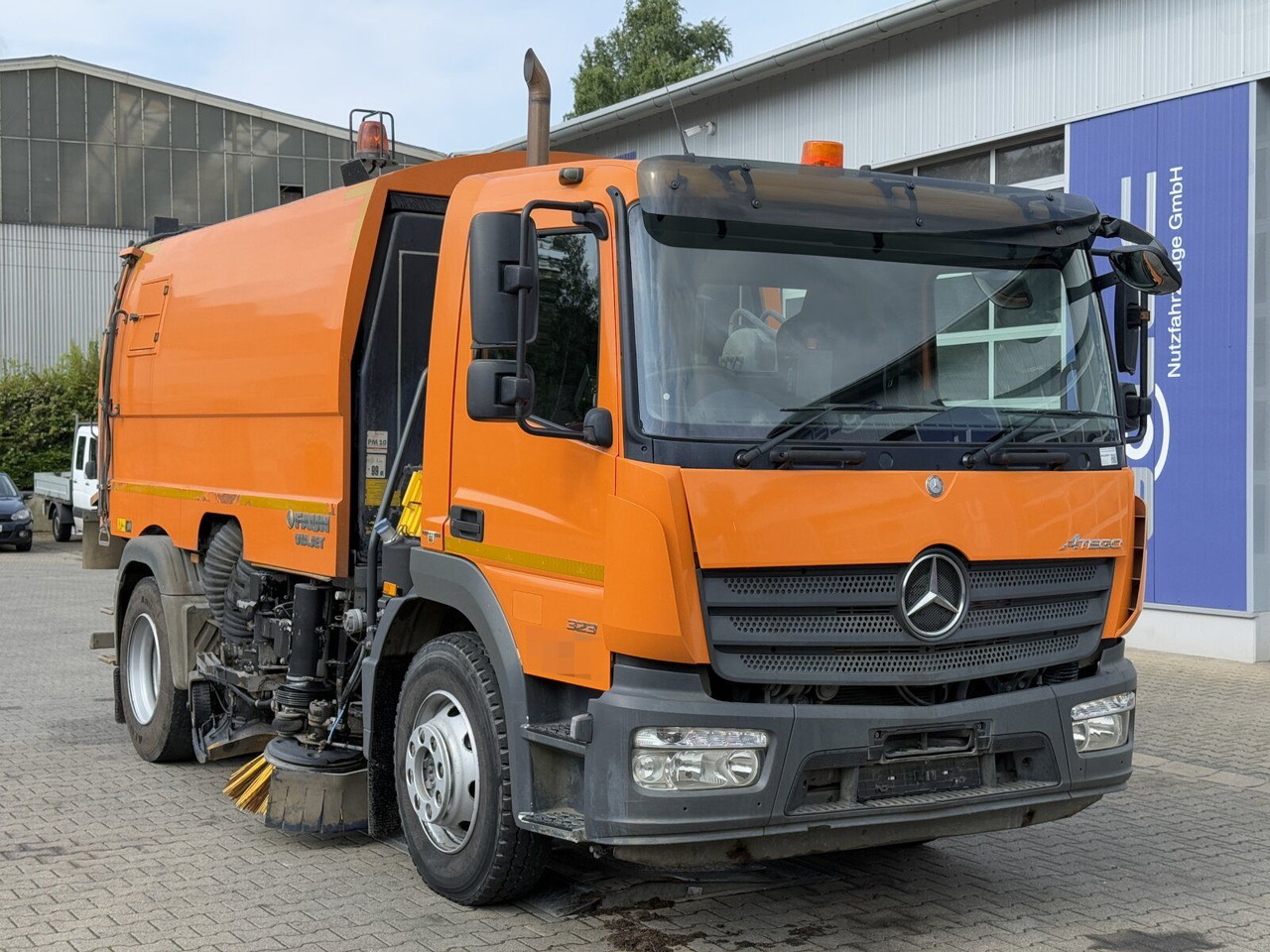 Mercedes-Benz ATEGO 1323 4x2 Kehrmaschine FAUN Viajet 6R/H - Tänavapühkimismasin: pilt 1 Mercedes-Benz ATEGO 1323 4x2 Kehrmaschine FAUN Viajet 6R/H - Tänavapühkimismasin: pilt 1