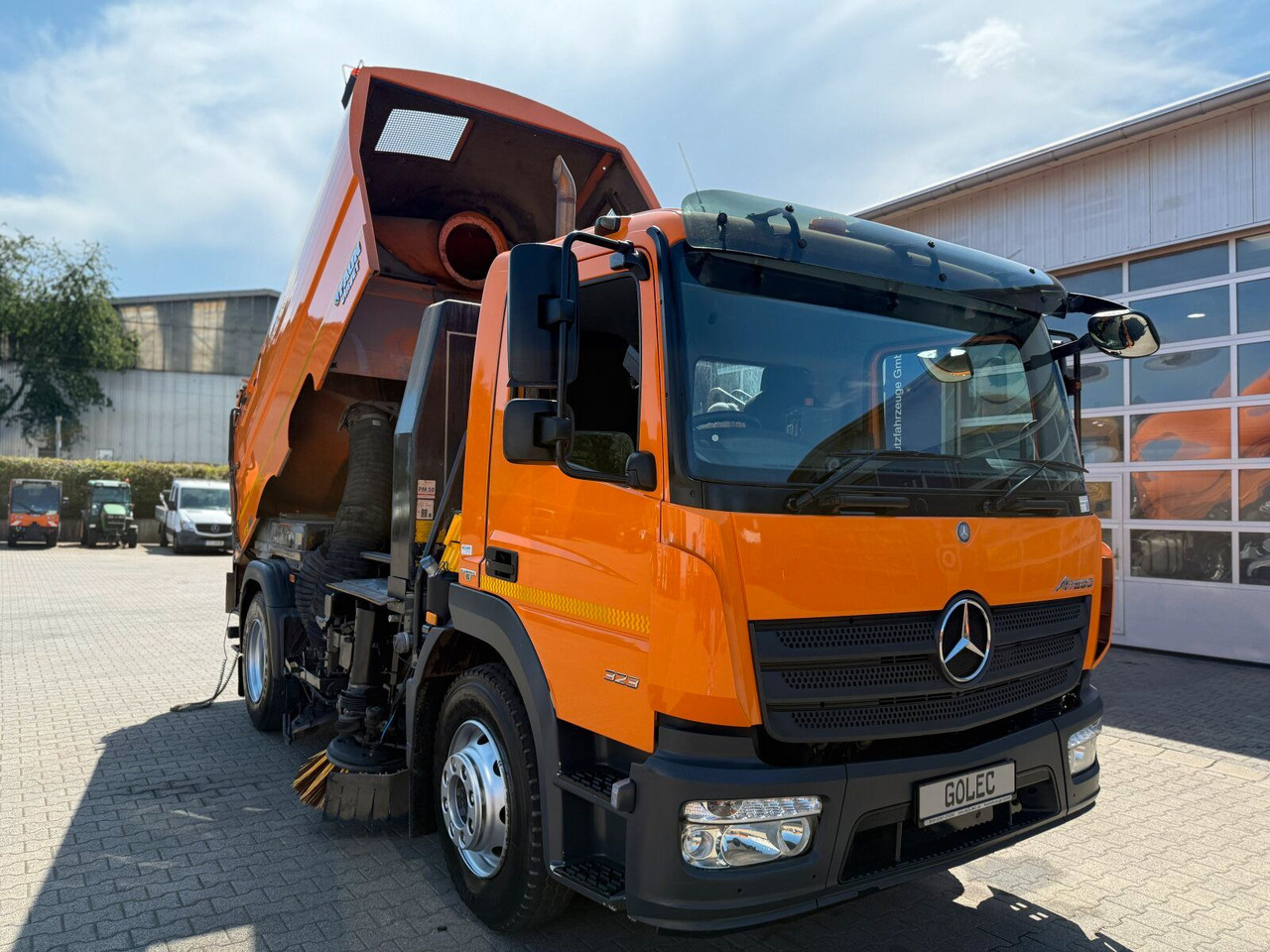 Mercedes-Benz ATEGO 1323 4x2 Kehrmaschine FAUN Viajet 6R/H - Tänavapühkimismasin: pilt 2 Mercedes-Benz ATEGO 1323 4x2 Kehrmaschine FAUN Viajet 6R/H - Tänavapühkimismasin: pilt 2