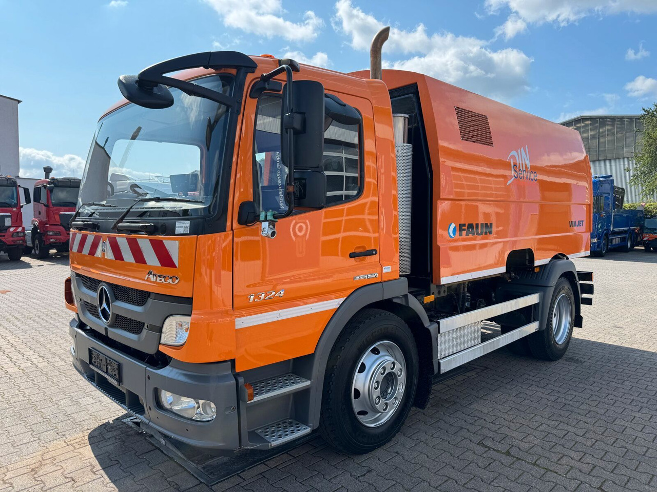 Mercedes-Benz ATEGO 1324 4x2 Kehrmaschine FAUN Viajet 6R/H - Tänavapühkimismasin: pilt 2 Mercedes-Benz ATEGO 1324 4x2 Kehrmaschine FAUN Viajet 6R/H - Tänavapühkimismasin: pilt 2