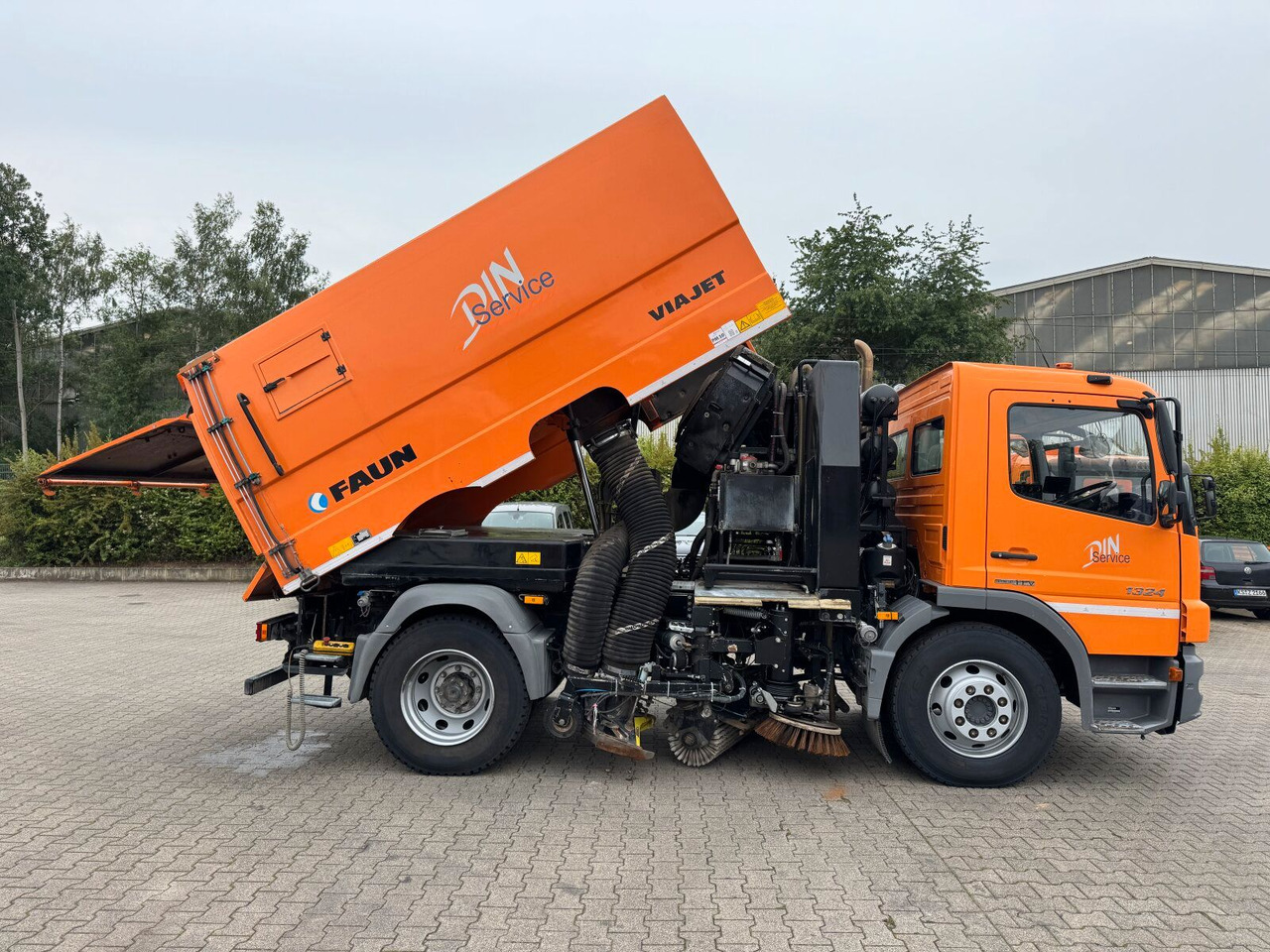 Mercedes-Benz ATEGO 1324 4x2 Kehrmaschine FAUN Viajet 6R/H - Tänavapühkimismasin: pilt 5 Mercedes-Benz ATEGO 1324 4x2 Kehrmaschine FAUN Viajet 6R/H - Tänavapühkimismasin: pilt 5