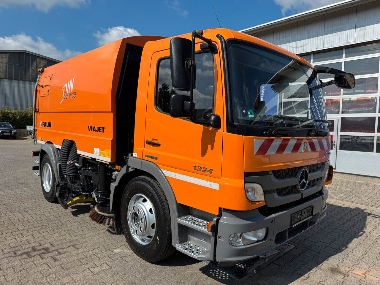 Mercedes-Benz ATEGO 1324 4x2 Kehrmaschine FAUN Viajet 6R/H - Tänavapühkimismasin: pilt 1 Mercedes-Benz ATEGO 1324 4x2 Kehrmaschine FAUN Viajet 6R/H - Tänavapühkimismasin: pilt 1