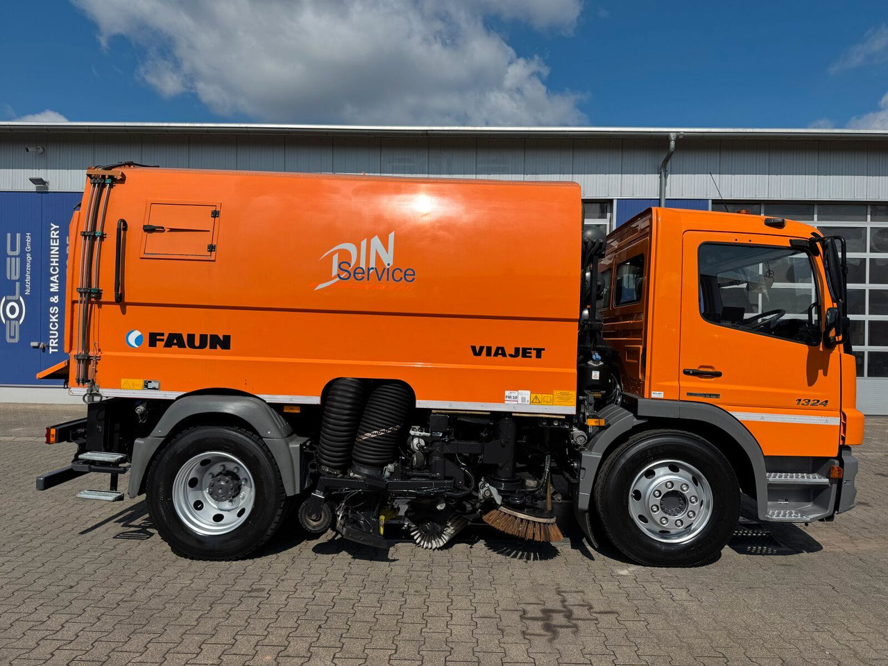 Mercedes-Benz ATEGO 1324 4x2 Kehrmaschine FAUN Viajet 6R/H - Tänavapühkimismasin: pilt 3 Mercedes-Benz ATEGO 1324 4x2 Kehrmaschine FAUN Viajet 6R/H - Tänavapühkimismasin: pilt 3
