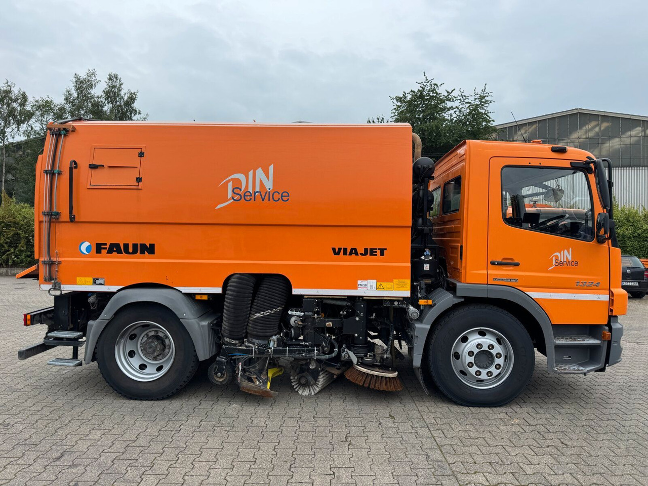 Mercedes-Benz ATEGO 1324 4x2 Kehrmaschine FAUN Viajet 6R/H - Tänavapühkimismasin: pilt 4 Mercedes-Benz ATEGO 1324 4x2 Kehrmaschine FAUN Viajet 6R/H - Tänavapühkimismasin: pilt 4